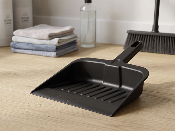 commercial-black-plastic-dustpan